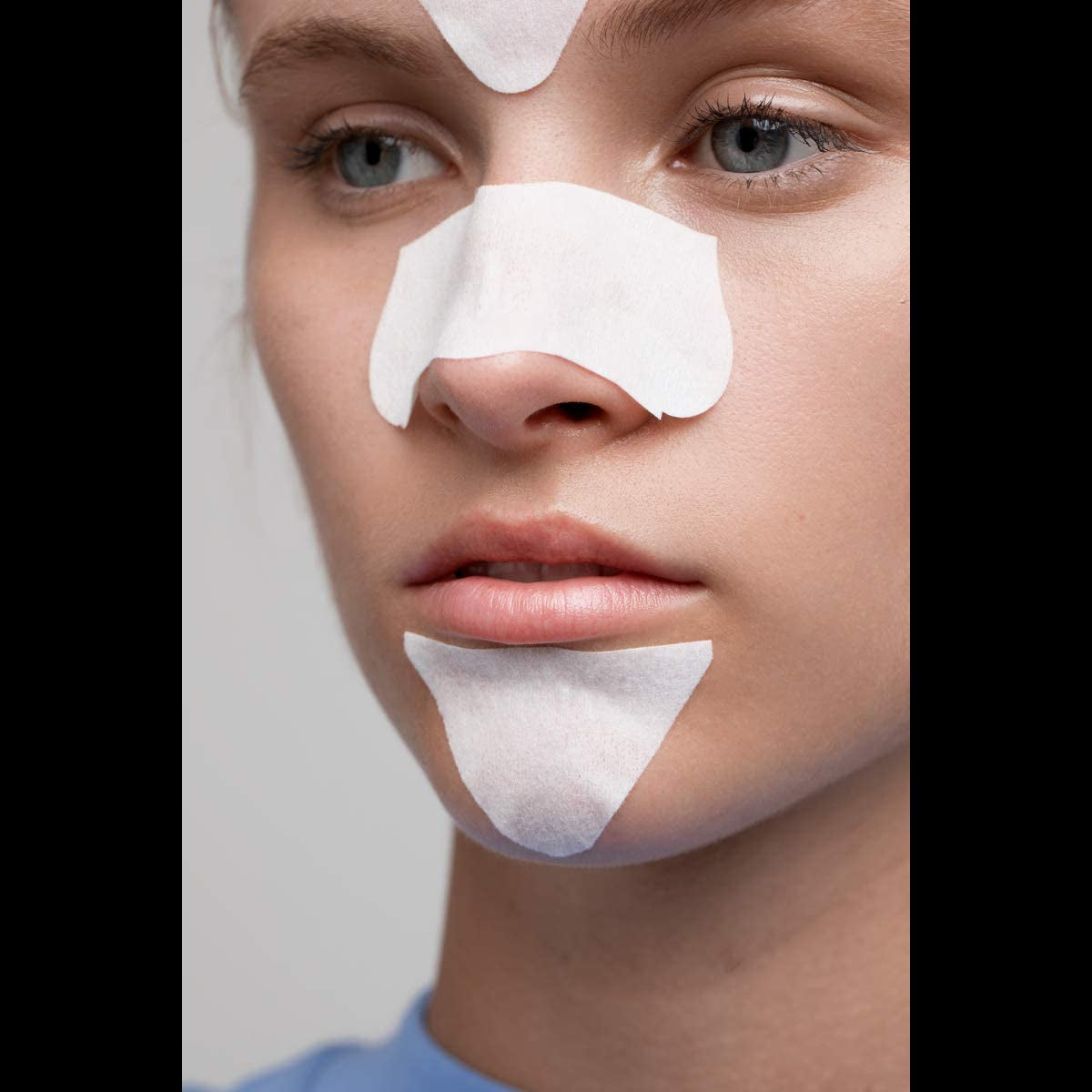 NIVEA Clear-Up Strips Zona T Tiritas De Puntos Negros, Paquete De 3 X 6 Unidades, Parches De Limpieza Facial Y Nivea Soft Mini Crema Facial, Cuerpo Y Manos 25 G
